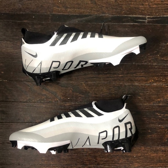 Nike men’s Vapor Edge Pro 360 football cleats white + black size 13.5 NWOB